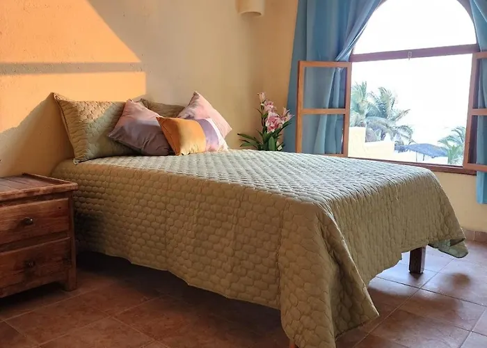 Quinta Del Aguila - Beachfront Family & Private Pool Zihuatanejo