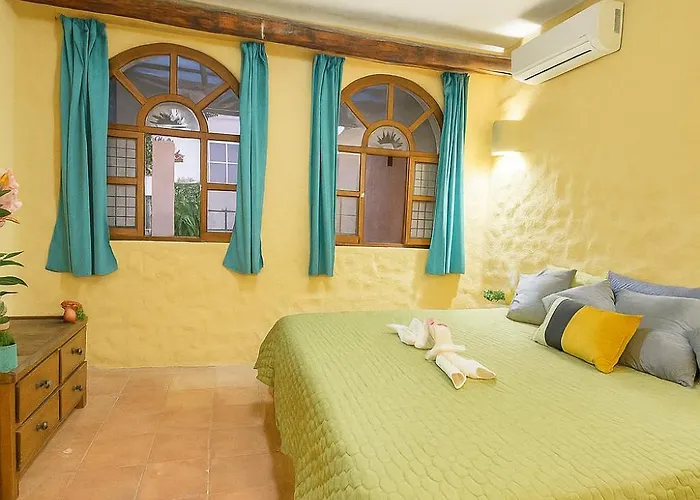 Quinta Del Aguila - Beachfront Family & Private Pool Zihuatanejo